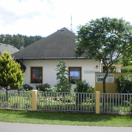 Privat Buk 100 Apartment Йндрихув Храдец Екстериор снимка