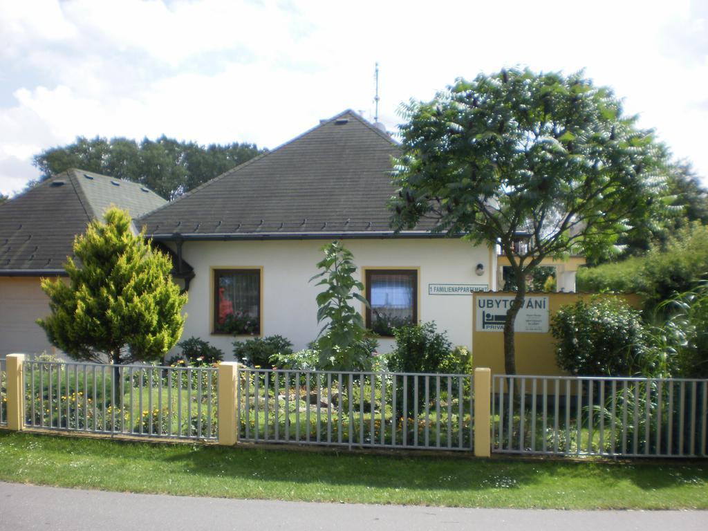 Privat Buk 100 Apartment Йндрихув Храдец Екстериор снимка