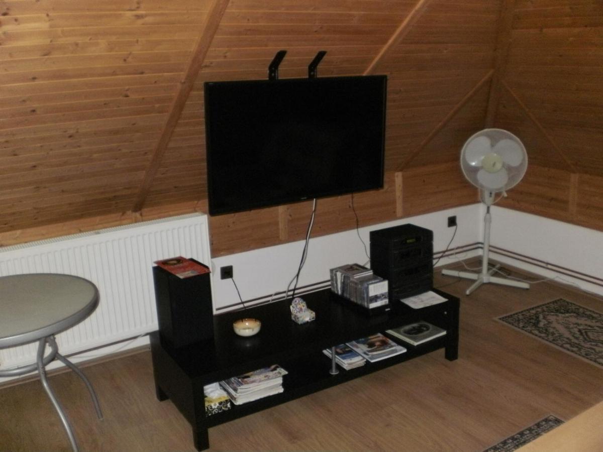 Privat Buk 100 Apartment Йндрихув Храдец Екстериор снимка